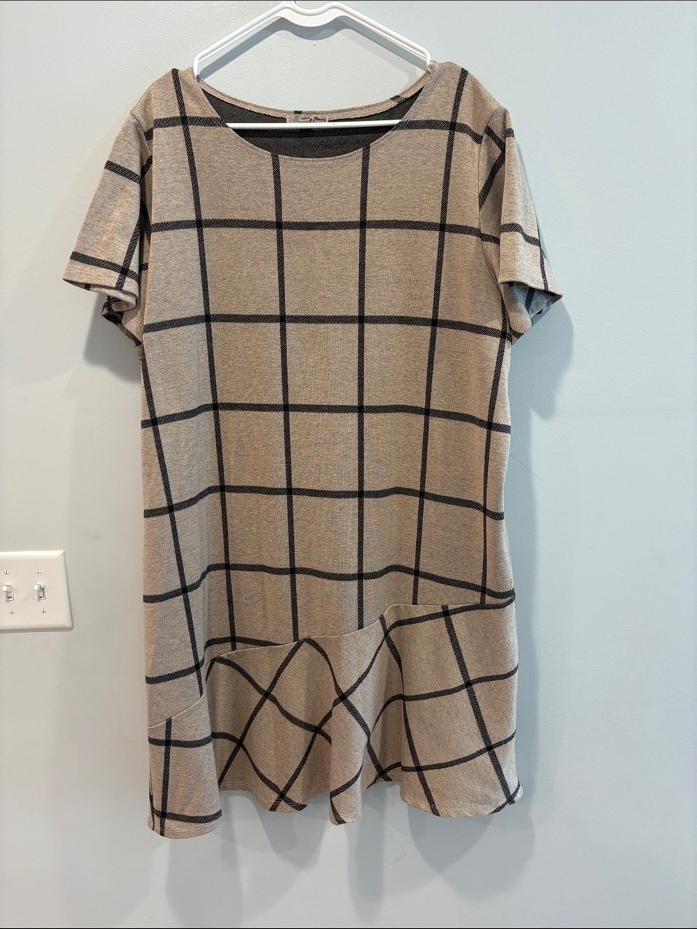 Women’s Checked Midi Dress in Beige and Black ptp 24-26 length 39.5